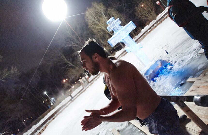 В Москве прошли крещенские купания 19 фото