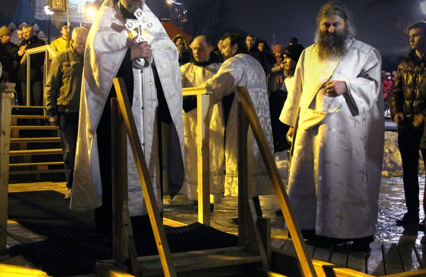 В СВАО крещенские купания прошли во Дворцовом пруду 5 фото