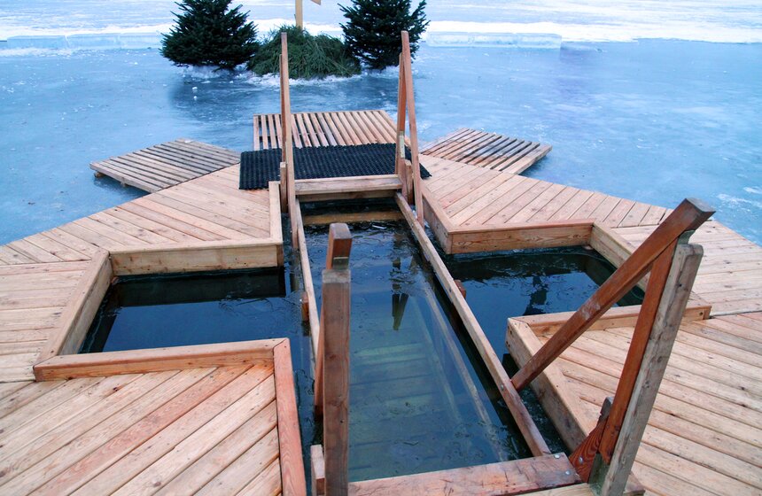 В СВАО крещенские купания прошли во Дворцовом пруду 3 фото