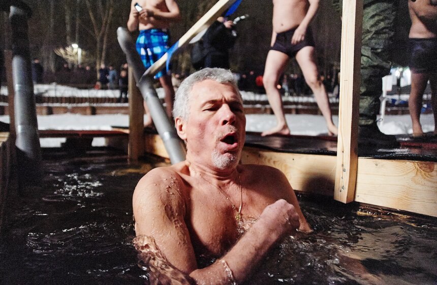 В Москве отметили праздник Крещения Господня 16 фото