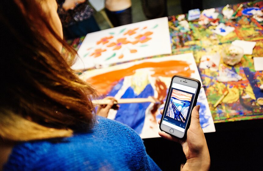 На выставке "Дали - живые полотна" прошел МузДжем 23 фото