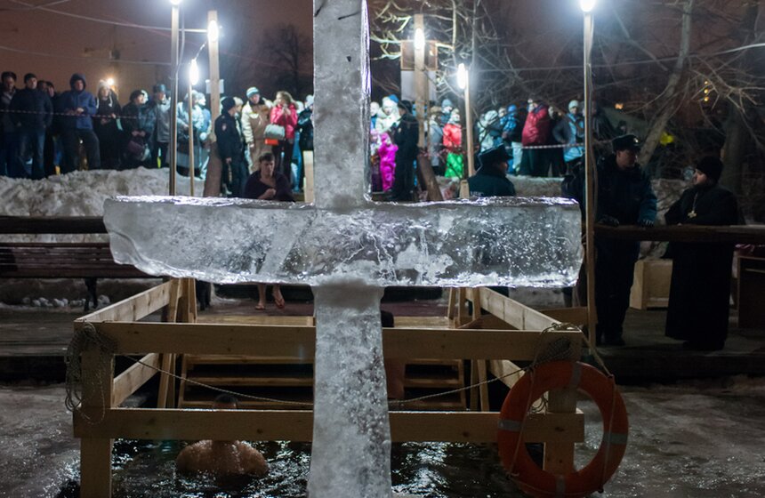 Крещенские купания прошли в Большом пруду Воронцовского парка 2 фото