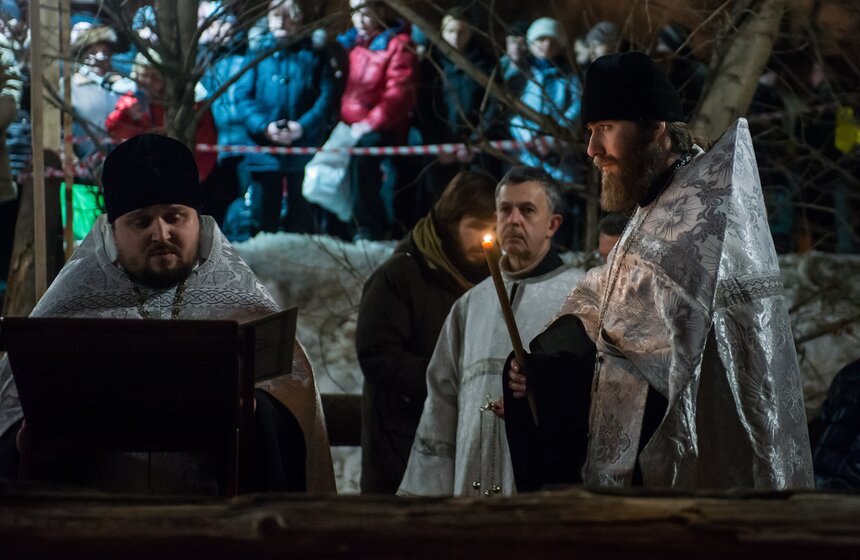 Крещенские купания прошли в Большом пруду Воронцовского парка 5 фото