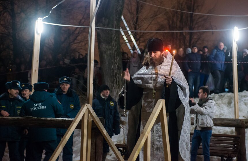 Крещенские купания прошли в Большом пруду Воронцовского парка 4 фото