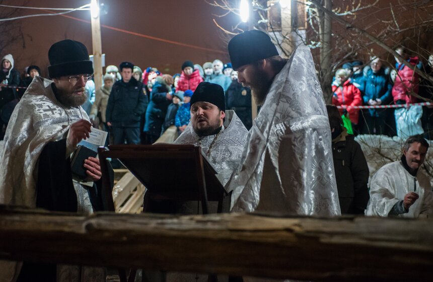 Крещенские купания прошли в Большом пруду Воронцовского парка 3 фото