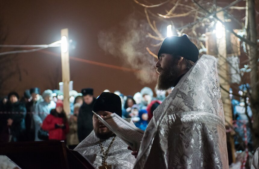 Крещенские купания прошли в Большом пруду Воронцовского парка 6 фото
