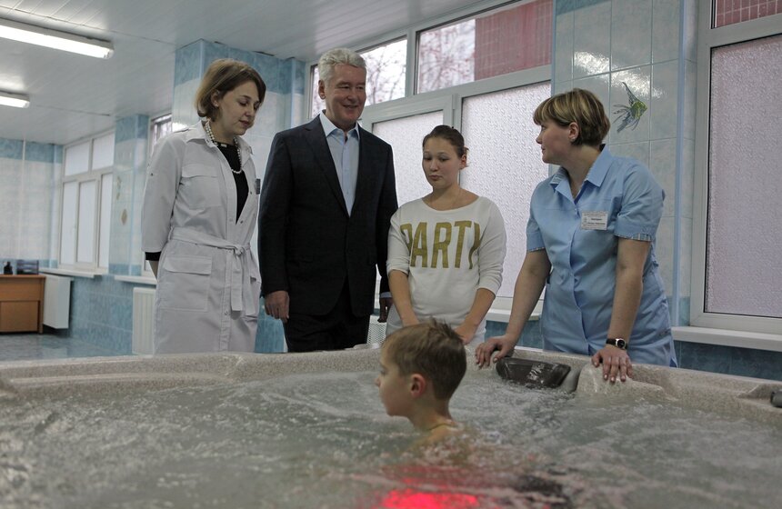 Сергей Собянин осмотрел детскую поликлинику на западе Москвы 11 фото