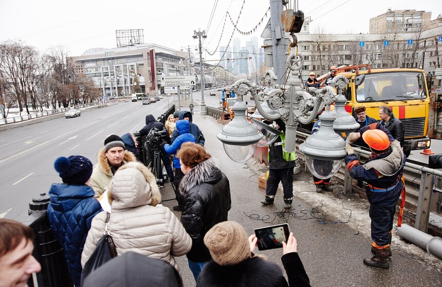 Фонарям на Бородинском мосту придали довоенный облик 15 фото