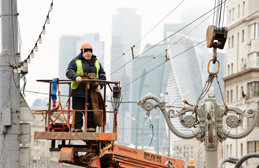 Фонарям на Бородинском мосту придали довоенный облик 10 фото