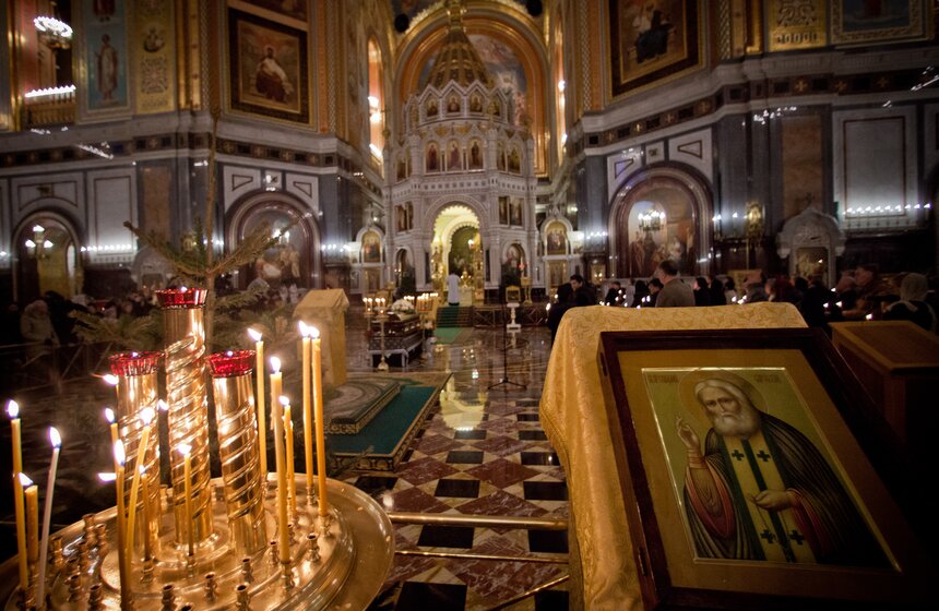 В храме Христа Спасителя прошло отпевание Елены Образцовой 5 фото