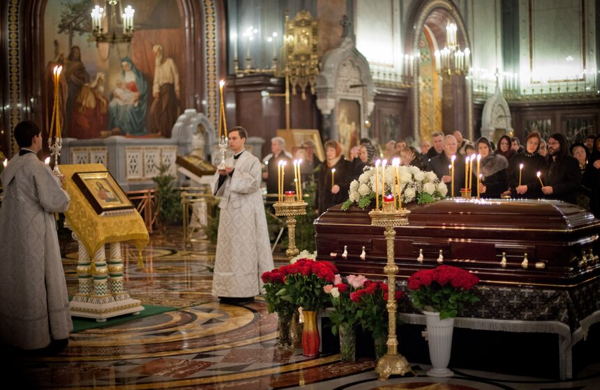 В храме Христа Спасителя прошло отпевание Елены Образцовой 11 фото