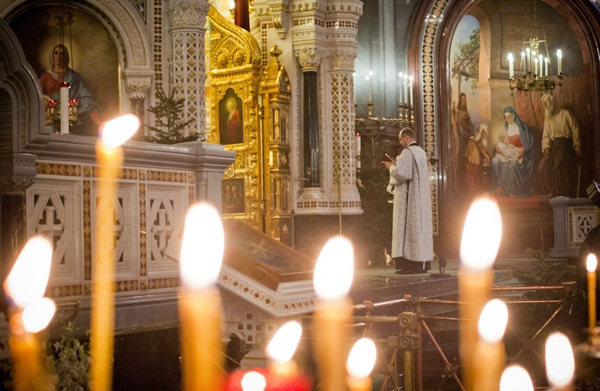 В храме Христа Спасителя прошло отпевание Елены Образцовой 13 фото