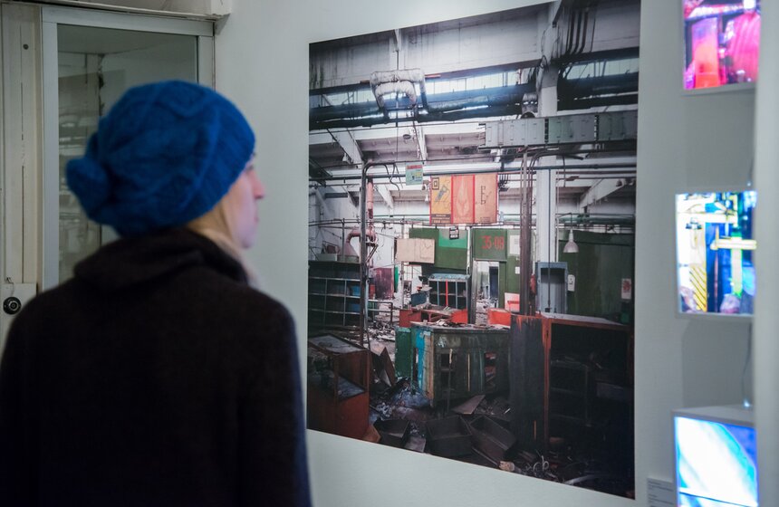В галерее братьев Люмьер открылась выставка "PROзавод" 16 фото