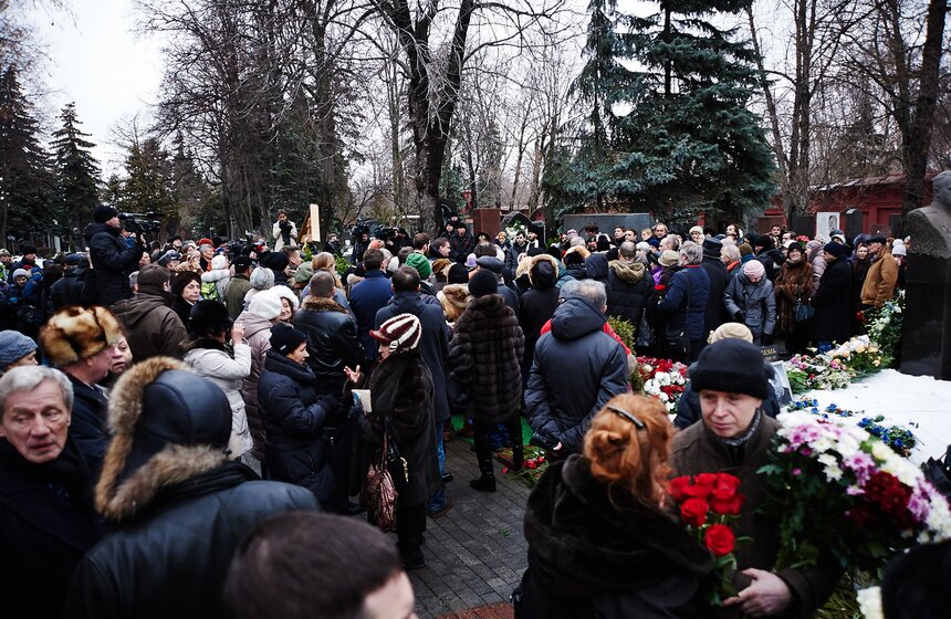 На Новодевичьем кладбище прошли похороны Елены Образцовой 27 фото