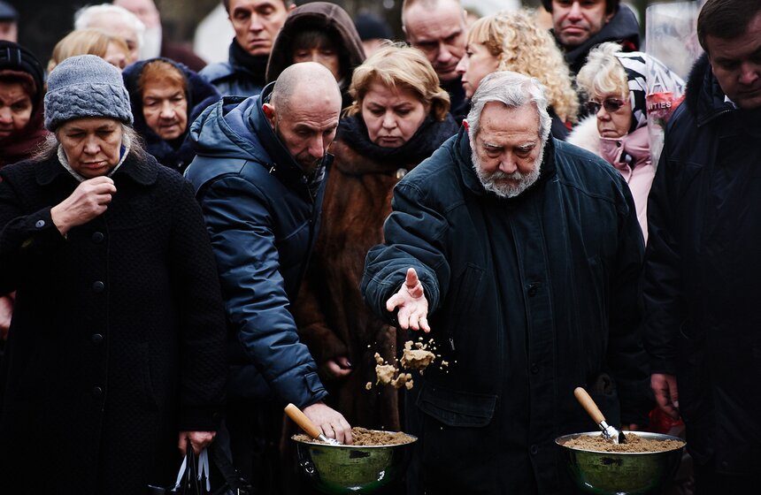 На Новодевичьем кладбище прошли похороны Елены Образцовой 17 фото