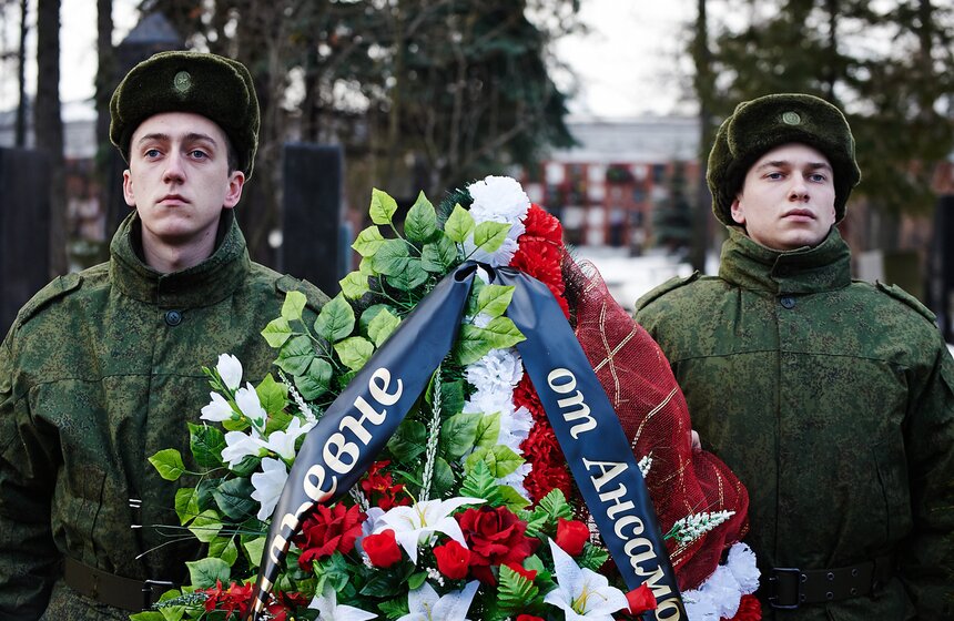 На Новодевичьем кладбище прошли похороны Елены Образцовой 9 фото