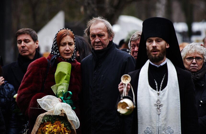 На Новодевичьем кладбище прошли похороны Елены Образцовой 15 фото