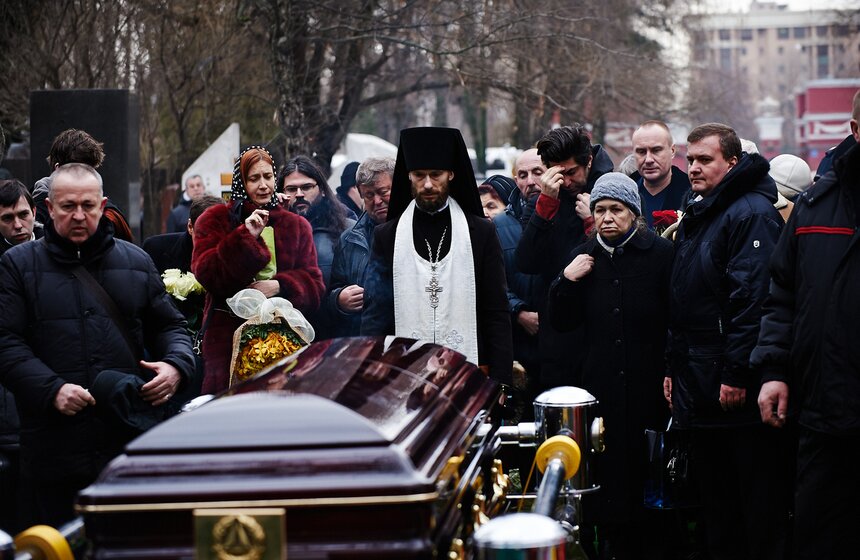На Новодевичьем кладбище прошли похороны Елены Образцовой 14 фото