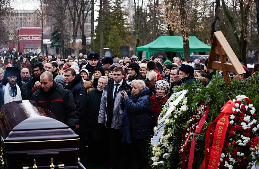 На Новодевичьем кладбище прошли похороны Елены Образцовой 13 фото