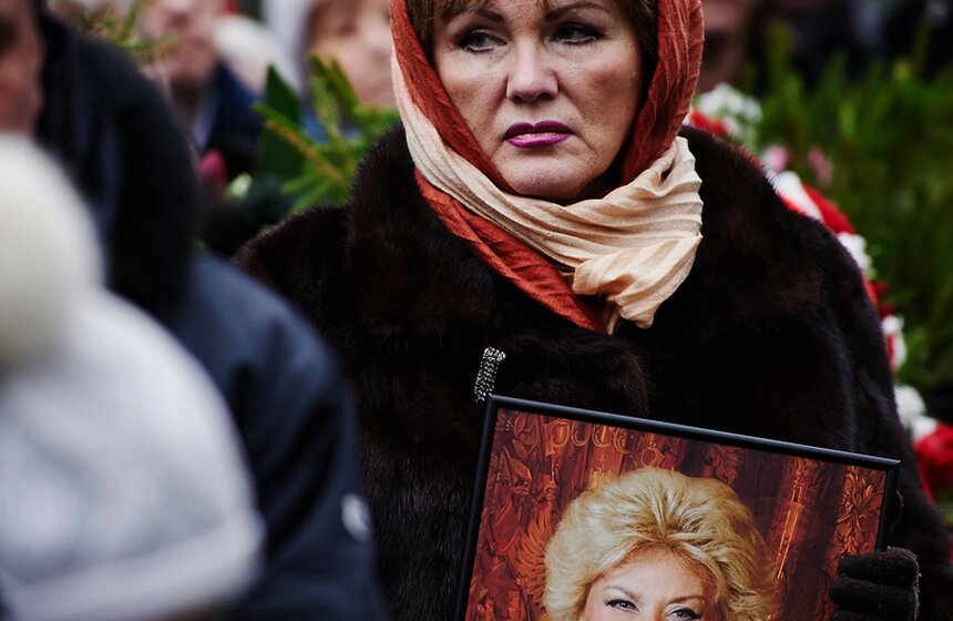 На Новодевичьем кладбище прошли похороны Елены Образцовой 23 фото