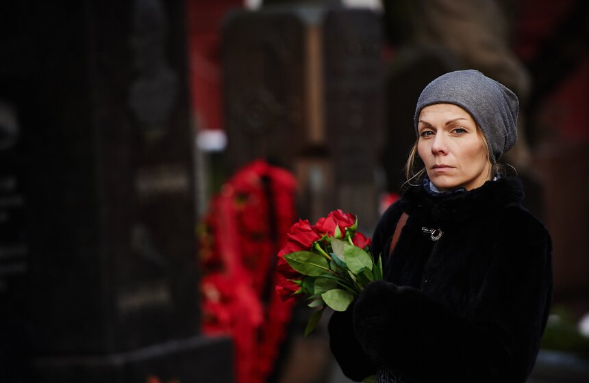 На Новодевичьем кладбище прошли похороны Елены Образцовой 3 фото