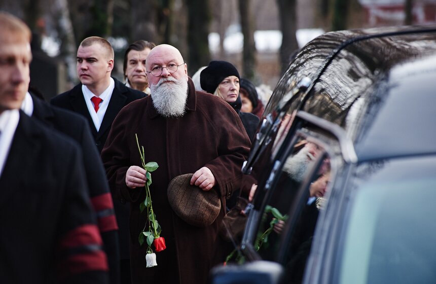 На Новодевичьем кладбище прошли похороны Елены Образцовой 6 фото