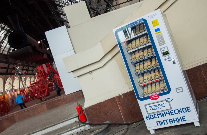 На ВДНХ начали продавать космическую еду в тюбиках 8 фото