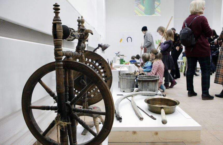 В Москве открывается выставка "Коромысло, примус, прялка" 2 фото