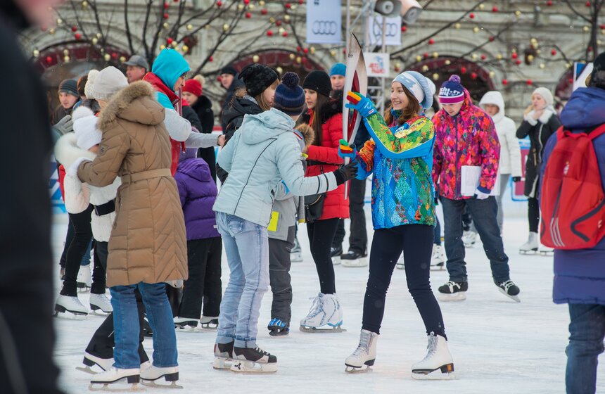 День зимних видов спорта прошел на ГУМ-катке 2 фото