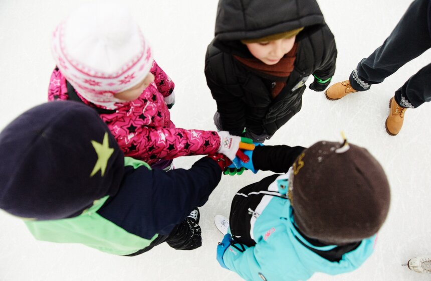 В саду "Эрмитаж" прошли дни зимних видов спорта 12 фото