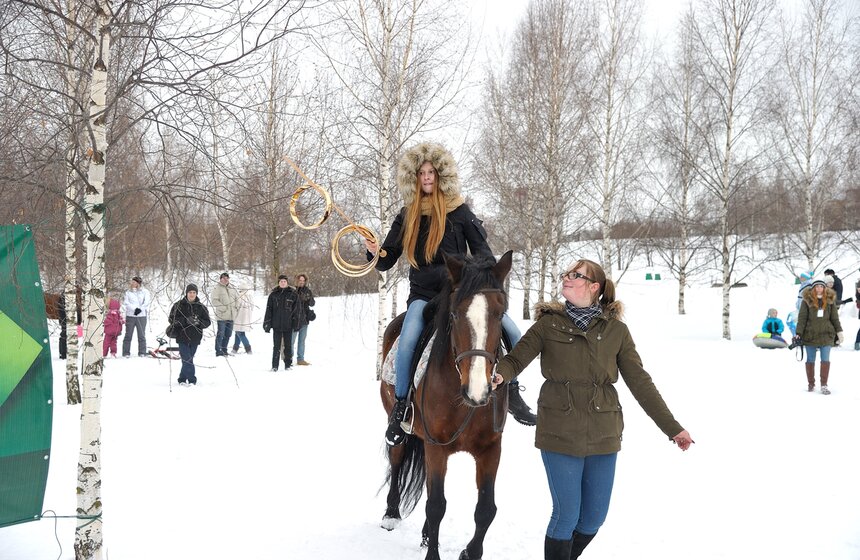 В столице прошел фестиваль катания на санях 9 фото