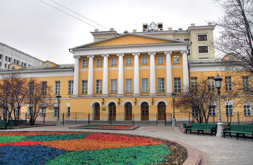 Здание Школы имени Гнесиных на Знаменке. Фото: m24.ru/Михаил Сипко