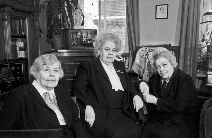 Основательницы и педагоги музыкальных учебных заведений, заслуженные деятели искусств РСФСР Е.Ф. Гнесина-Витачек, Е.Ф. Гнесина и О.Ф. Гнесина-Александрова, 1950 г. Фото: ТАСС/Эммануил Евзерихин