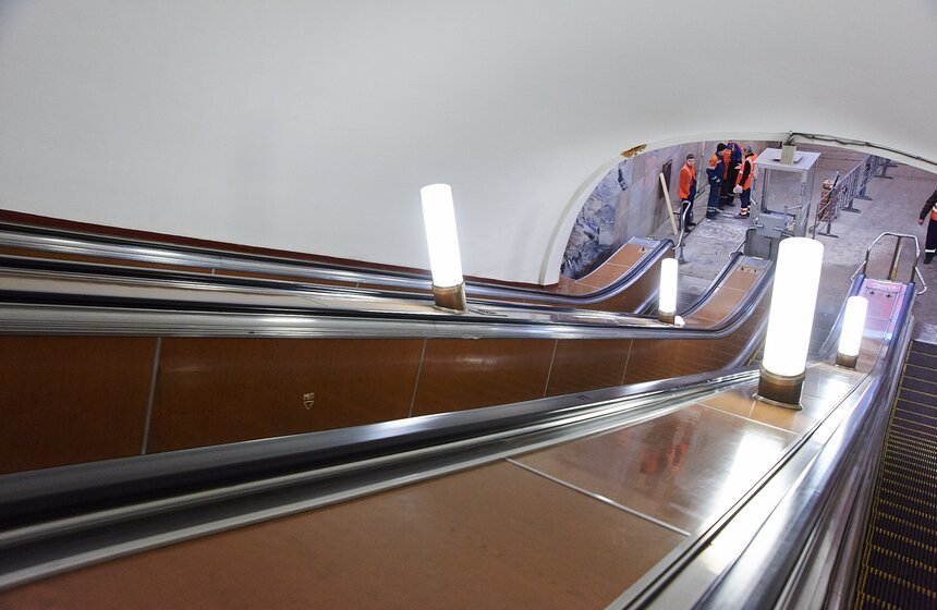 На станции "Кузнецкий мост" провели капитальный ремонт путей 28 фото