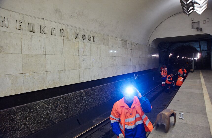 На станции "Кузнецкий мост" провели капитальный ремонт путей 8 фото