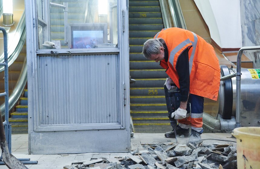 На станции "Кузнецкий мост" провели капитальный ремонт путей 7 фото