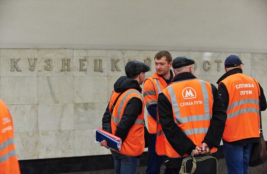 На станции "Кузнецкий мост" провели капитальный ремонт путей 11 фото