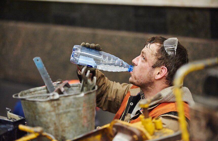 На станции "Кузнецкий мост" провели капитальный ремонт путей 24 фото