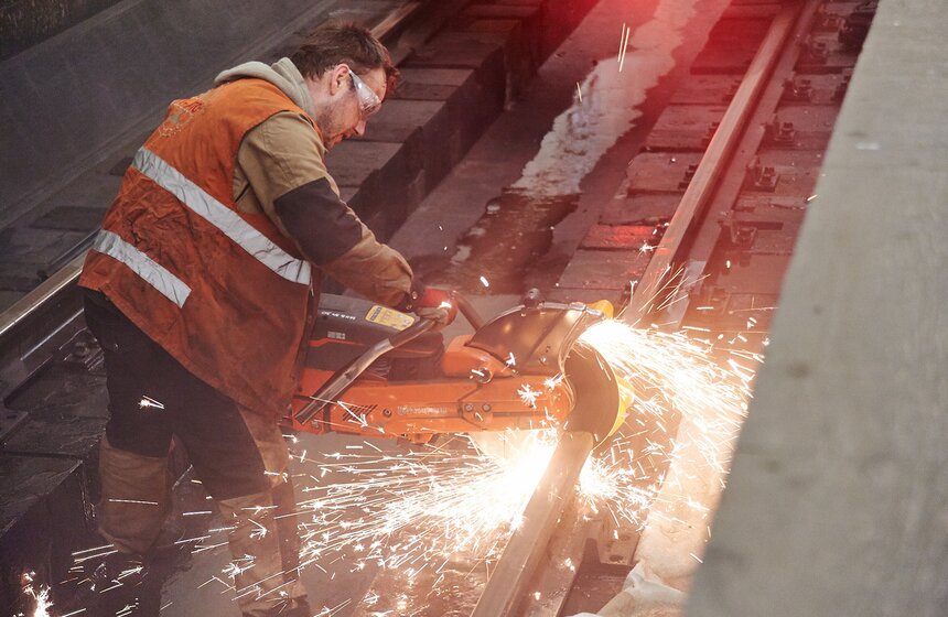 На станции "Кузнецкий мост" провели капитальный ремонт путей 18 фото