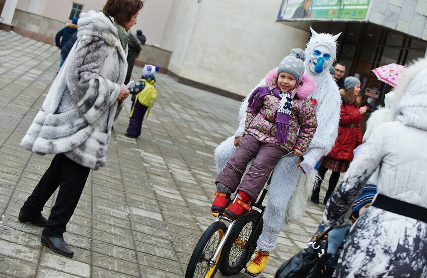 В Дарвиновском музее открыли скульптуру амурозавра 3 фото