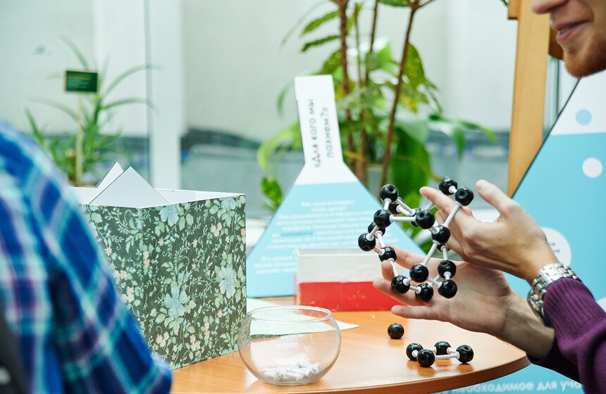 В Дарвиновском музее открыли скульптуру амурозавра 25 фото