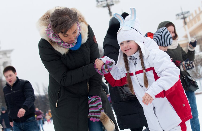 На катке ВДНХ прошла благотворительная акция 8 фото