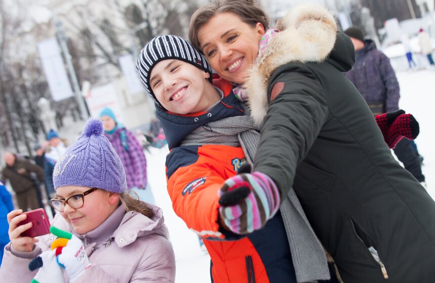 На катке ВДНХ прошла благотворительная акция 13 фото