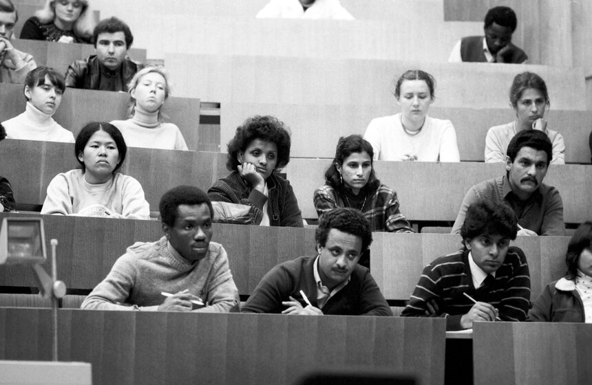 Студенты 4-го курса медицинского факультета УДН имени Патриса Лумумбы на лекции. Фото: ТАСС/Петр Носов