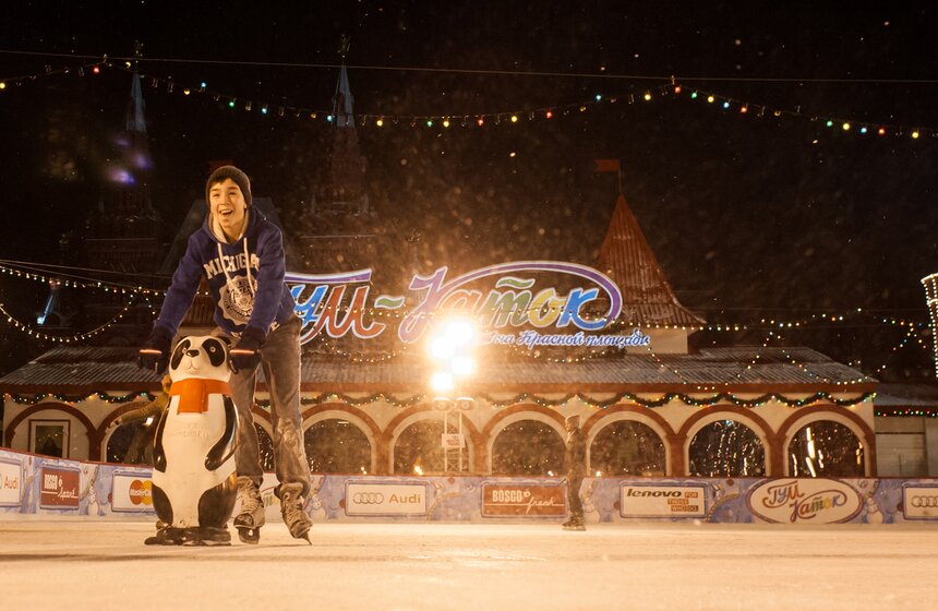 На ГУМ-катке прошел мастер-класс по катанию на коньках для сирот 20 фото