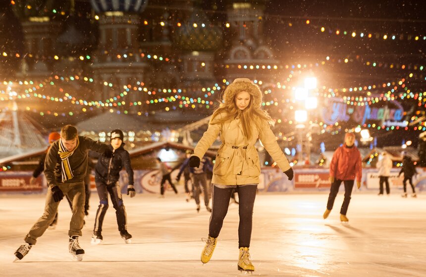 На ГУМ-катке прошел мастер-класс по катанию на коньках для сирот 14 фото
