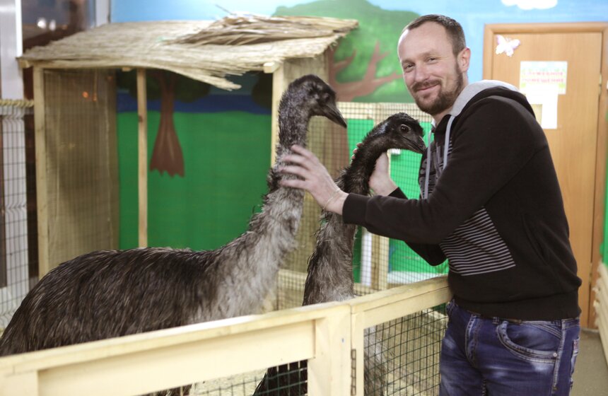 В контактном зоопарке создавали открытки для онкобольных 3 фото