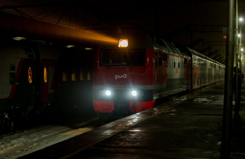 Между Москвой и Петербургом курсирует двухэтажный поезд 3 фото