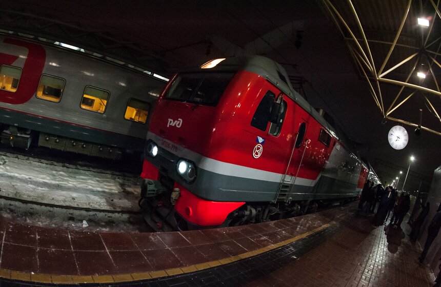 Между Москвой и Петербургом курсирует двухэтажный поезд 4 фото