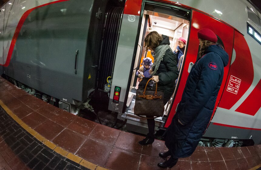 Между Москвой и Петербургом курсирует двухэтажный поезд 6 фото